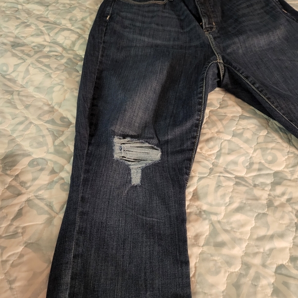 NWT.. Women's Levis Signature Super skinny, shaping jeans - Picture 2 of 12